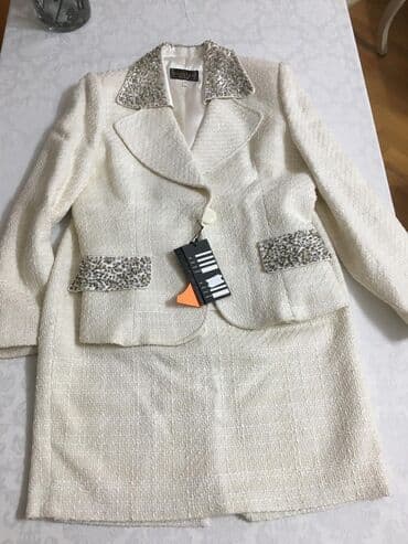 qadın kostyum: Turk alinib yenidir etiket uzerinfe bahali maldir catdirilma var — 2