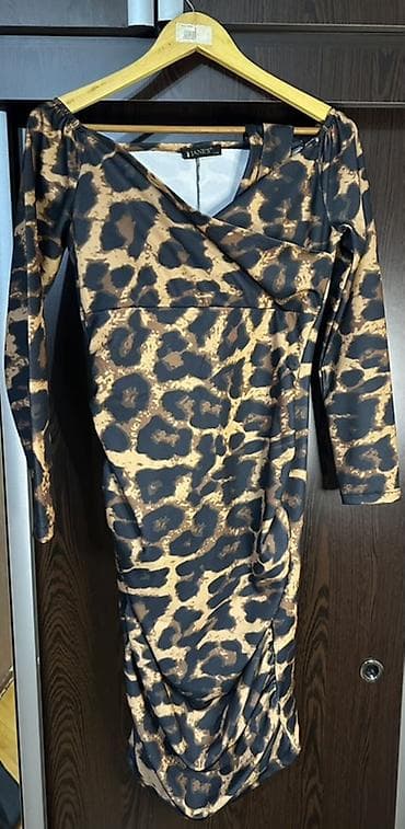 Leopar naxışlı qadın paltarı - Brend: Hanes (etiketdə göstərilib) -
