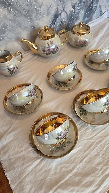 чайный сервис: Çay sevizi. 6- nəlbəki, 6- fincan, 1- çaynik, 1- süd qabı, 1- şəkər — 10