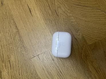 iphone se ucuz: Apple AirPods simsiz qulaqlıq və şarj qutusu. Ağ rəngli, kompakt — 2