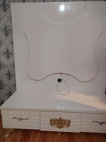 korona mebel: İşlənmiş, Düz TV altlığı, Polkalı, Laminat — 1