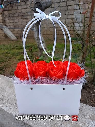 saxta baba satisi: Tək buket gül ədədi 3 azn. Dekorativ qırmızı güllərdən ibarət — 4