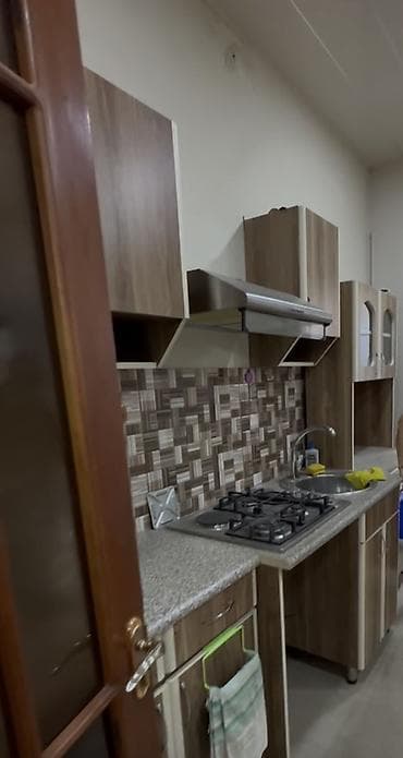 Ikinci el metbex mebeli tecili satilir moykasi qalir ustunde,pec ve