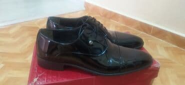 setka ayaqqabı: Turkiyeden 70 m alinib. Razmer boyuk geldiyi ucun satilir. 44 razmerdi — 2