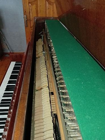samdanlar ve saat: Akkustik pianino – “Belarus” upright modeli - Korpus: klassik şaquli — 2