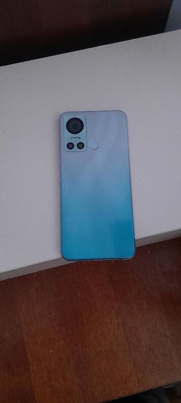 Smartfon – mavi-gradient arxa qapaqlı model Xüsusiyyətlər: - Ekran