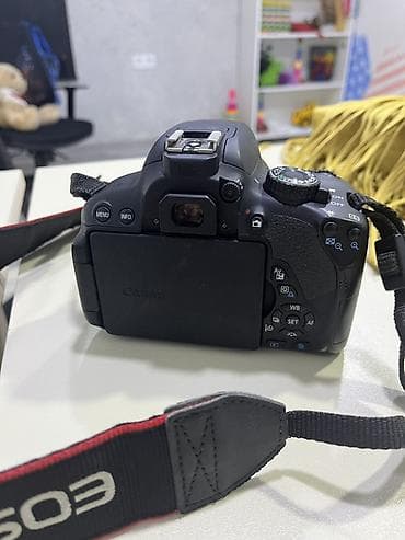 650d: Canon EOS 650D fotoaparat Komplekt: - Boyun qayışı ve cantasi 1-2 — 3