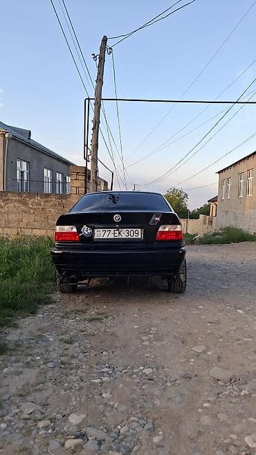 disk satisi: BMW 3 Seriyası E36 sedan, qara rəng. - Kuzov: 4 qapılı sedan, qara — 6
