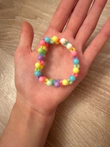 qizil bilərzik: Rəngarəng boncuklu qolbaq - Material: parlaq plastik boncuklar - Rəng — 2