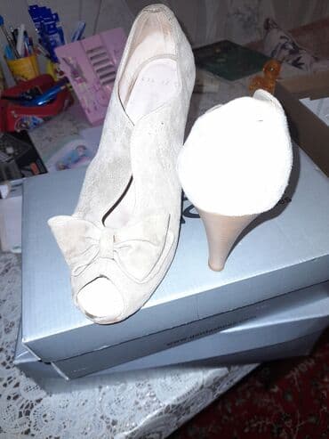 женские коралловые туфли: Qadın ayaqqabıları – müxtəlif modellər 1) Bej rəngli dəri (zamşa — 2