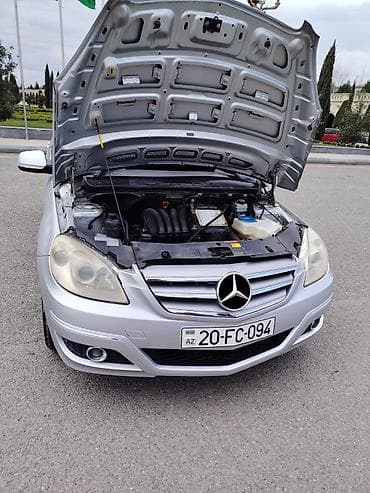 ucuz mercedes: Mercedes-Benz B-Class, gümüşü rəngli kompakt hetçbek. Xarici — 5
