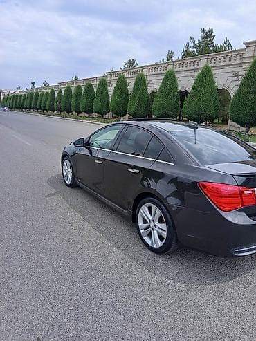 tesla model 3: Chevrolet Cruze: 1.4 l | 2015 il 263000 km Sedan — 9