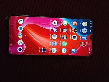 still cool android monitor: Smartfon – mavi rəngli, gradient arxa qapaqlı Xüsusiyyətlər: - Arxa — 2