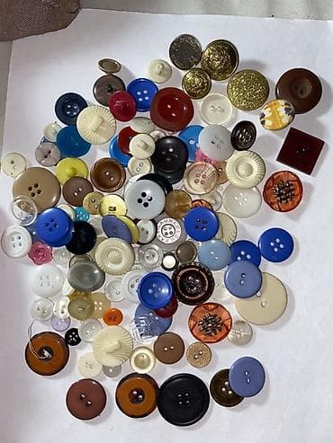 dekor ev: Müxtəlif növ düymələr 60-70 ilindi - Qarışıq materiallar: plastik — 4