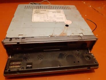 işlənmiş maqintafonlar: Kassetlə Radio ilə işləyən Maşın maqintafonu. İşləkdir. 15 Manata — 7