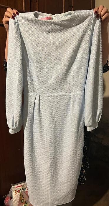 don madelləri: Açıq mavi rəngdə, zərif naxışlı qadın donu. Dizə qədər uzunluq, bel — 1