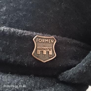 usta geyimi: Qara “FORMEN” şapka - Klassik dizaynlı, qabağı qısa kənarlı model - — 2