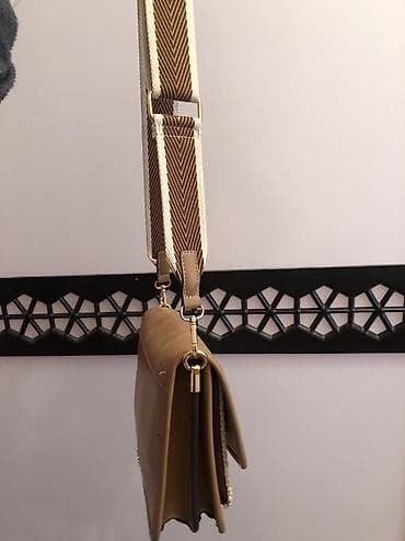 Другая женская одежда: Бренд Parfois Вместительная, компактная Сумка покупала в моле в — 10