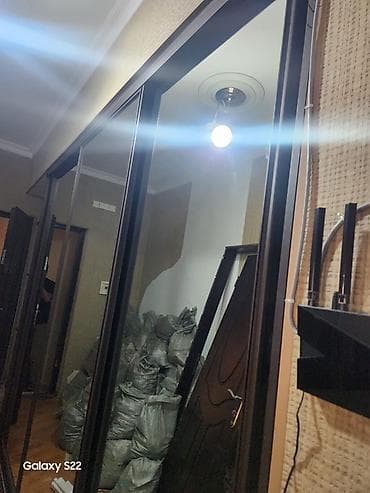 gen: İşlənmiş, 3 qapılı, Güzgülü, Qəhvəyi, Taxta, Kupe, Düz dolab — 1