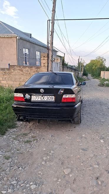 disk satisi: BMW 3 Seriyası E36 sedan, qara rəng. - Kuzov: 4 qapılı sedan, qara — 7
