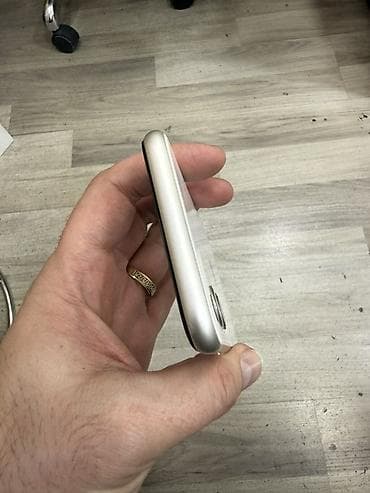 iphone se ucuz: IPhone 11, Ağ, Face ID — 6