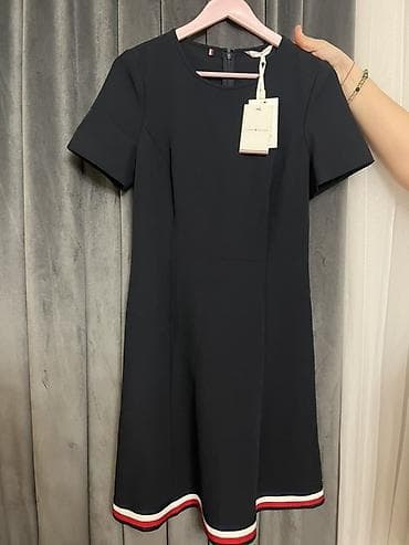 qış donları: Tommy Hilfiger qısaqol paltar - Rəng: Midnight (tünd göy) - Model — 1