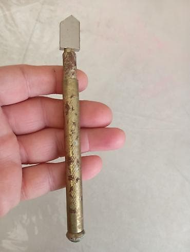 Beton və beton məmulatları: Alətlər dəsti – 3 ədəd 1) Şüşə kəsən - Metal gövdəli, əl tipli şüşə — 4