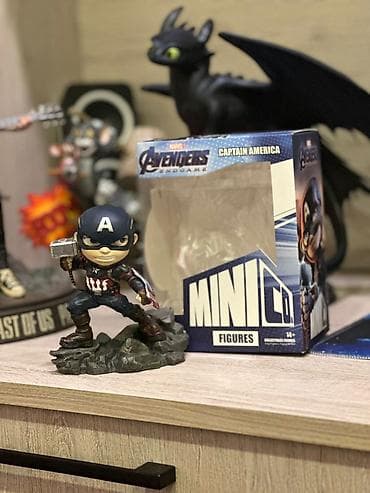 İron studios firmasına məxsus kapitan Amerika fiquru