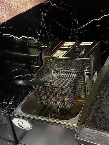 demir kesen alet: Qonaq otağı üçün, İşlənmiş, Açılmayan, Dördbucaq masa, 4 stul — 8