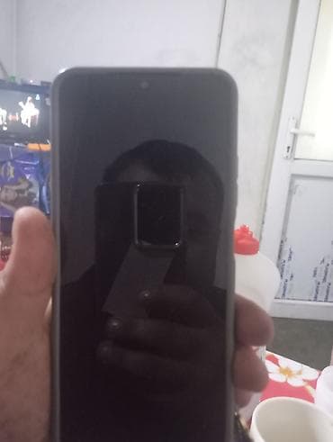 ayfon 6 es: Smartfon – damcı formalı ön kamera kəsiyi olan, barmaq izi skaneri ilə — 1