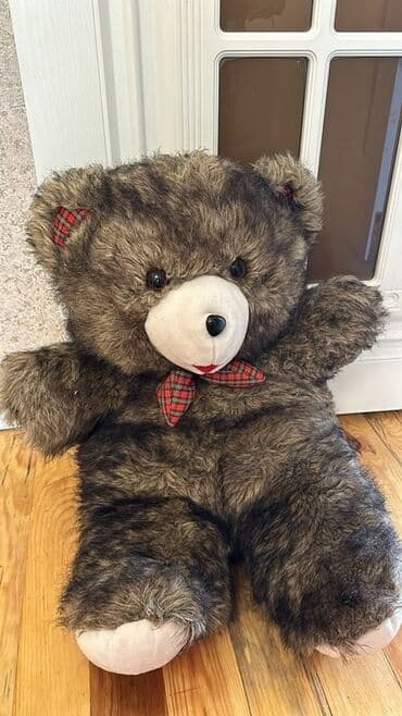 Böyük ölçülü plyuş ayıcıq. Təmizdir az istifade olunub - Rəng: tünd