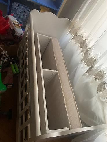 islenmis usaq manejleri: Oğlan və qız üçün, İşlənmiş, Dördbucaq, Beşik, Matras ilə, Yellənmə mexanizm ilə — 1