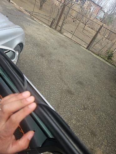 mercedes e: Mercedes-Benz E-Class W211 sedan, gümüşü rəng. - Kuzov: 4 qapılı — 7