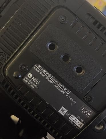 panel kamera: Peşəkar videoçular üçün tam çəkiliş dəsti. Məhsul: Sony PMW‑200 — 3