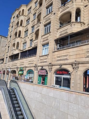 Mənzillər: Metro.Gənclik .1.dəqiqəlik. Ata Türk prospektində. 6-mərtəbəli — 1