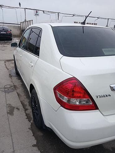 kia masin: Nissan Tiida: 1.6 l | 2006 il Sedan — 2