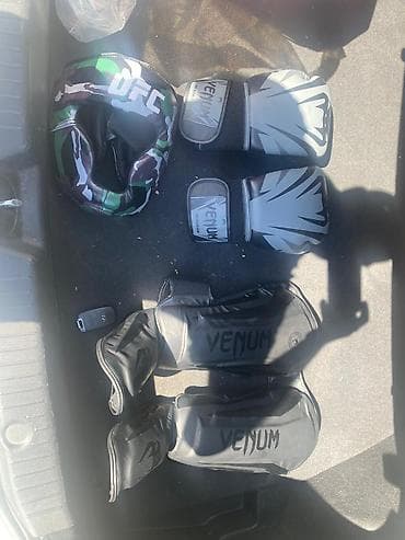 ucuz kask: Ufc kask 35 azn venum elcek 25azn venum ayaqliqlar 35 manat real — 1