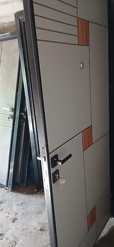 Seyf giriş qapısı – səs və külək buraxmayan, möhkəm konstruksiya. -