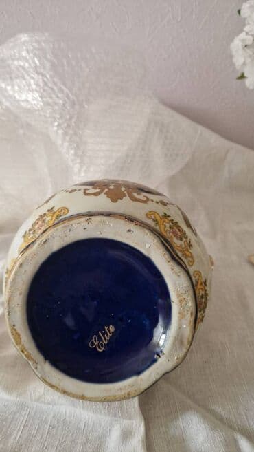 dekor güllər: Bir vaza, Farfor — 3