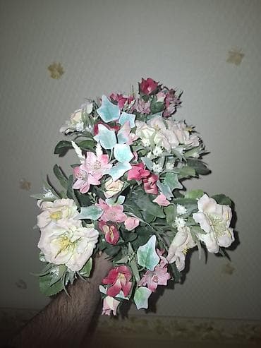 Süni gül buketi - Çoxrəngli kompozisiya: açıq çəhrayı, qırmızı, krem