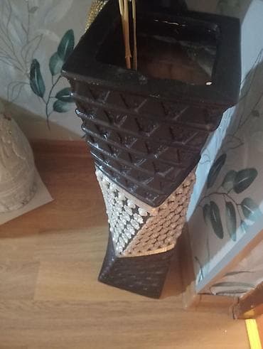 Güzgülər: Vaza dəsti, Keramika — 1