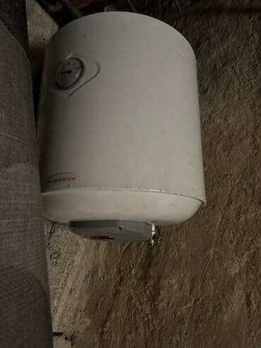 şaxta baba şəkli çəkmək: Aqua Hot su qızdırıcısı (elektrikli, silindrik divardan asılan model) — 1