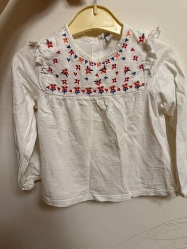 Uşaq üçün uzunqol bluzka - Rəng: ağ - Ön hissədə dekorativ naxış