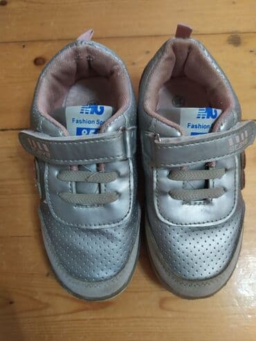 ayyaqqabı: Qız üçün krasofka heçbir problemi yoxdur. 3 azn — 2