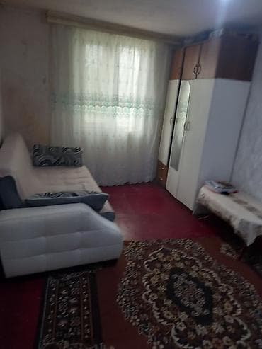 Kirayə üçün 1 otaqlı, mebellı mənzil. - Zal/yataq otağı: divar dolabı