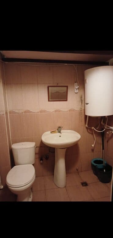 sumqayıtda 2 otaqlı kirayə evlər: Gəncənin tam mərkəzində, 2 otaqlı, təmirli, əşyalı mənzil satılır — 10