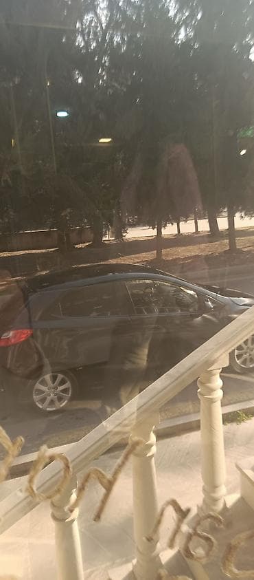 Mazda 2: 1.5 l | 2011 il Sedan