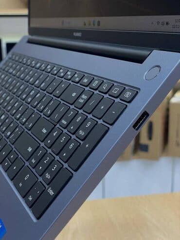 BYD: Intel Core i5, 15.6 " — 3