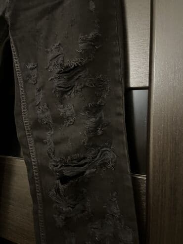 guləş geyimi: Zara, yırtıq detallı cins şalvar Dizlərdə və digər yerlərdə yırtıqlar — 2