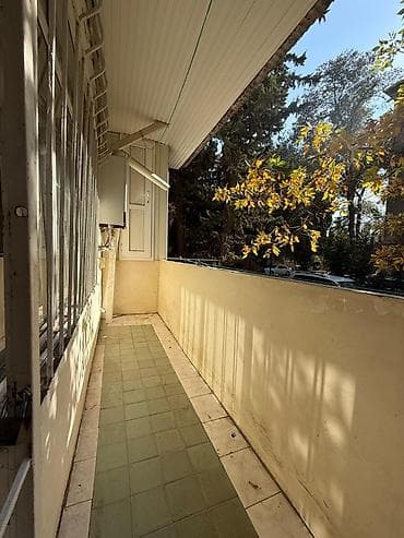 celilabadda kiraye evler: 26cı məhəllər 4/1 orta ev 3otaq stalinka kirayə verilir Evdə — 2